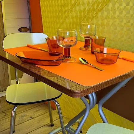 La Cour d'Hortense - Caravane vintage Camping *