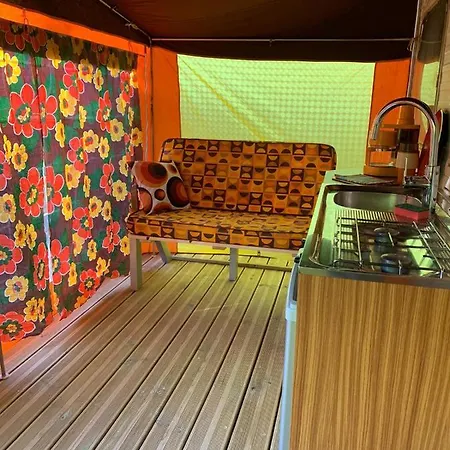 Camping La Cour d'Hortense - Caravane vintage Sailly-Flibeaucourt